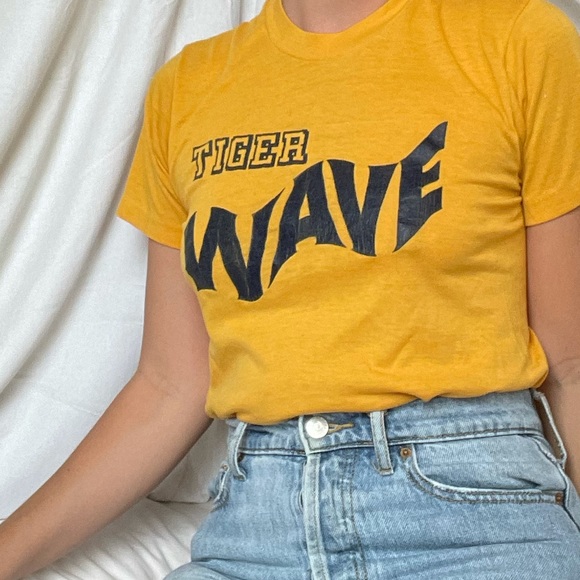 Vintage Tiger Wave Tee - Picture 2 of 6